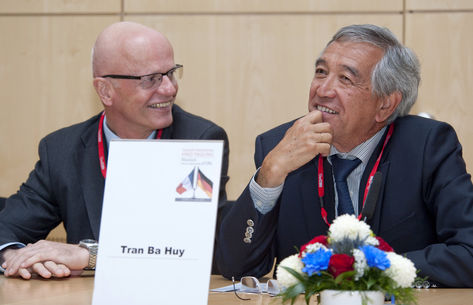 Prof. Tran Ba Huy (Paris) und Prof. Bootz (Bonn)